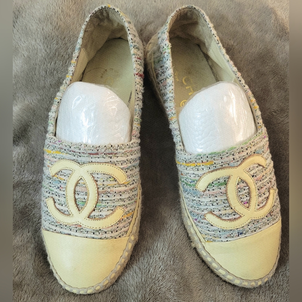 CHANEL Iridescent Tweed & Lambskin CC Espadrilles Flats Yellow Multi Size 36/ 6